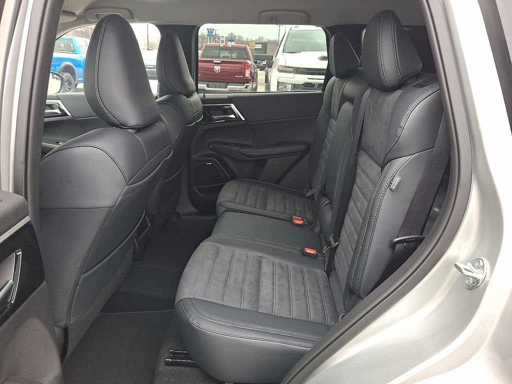 New 2026 Mitsubishi Outlander SE image 5