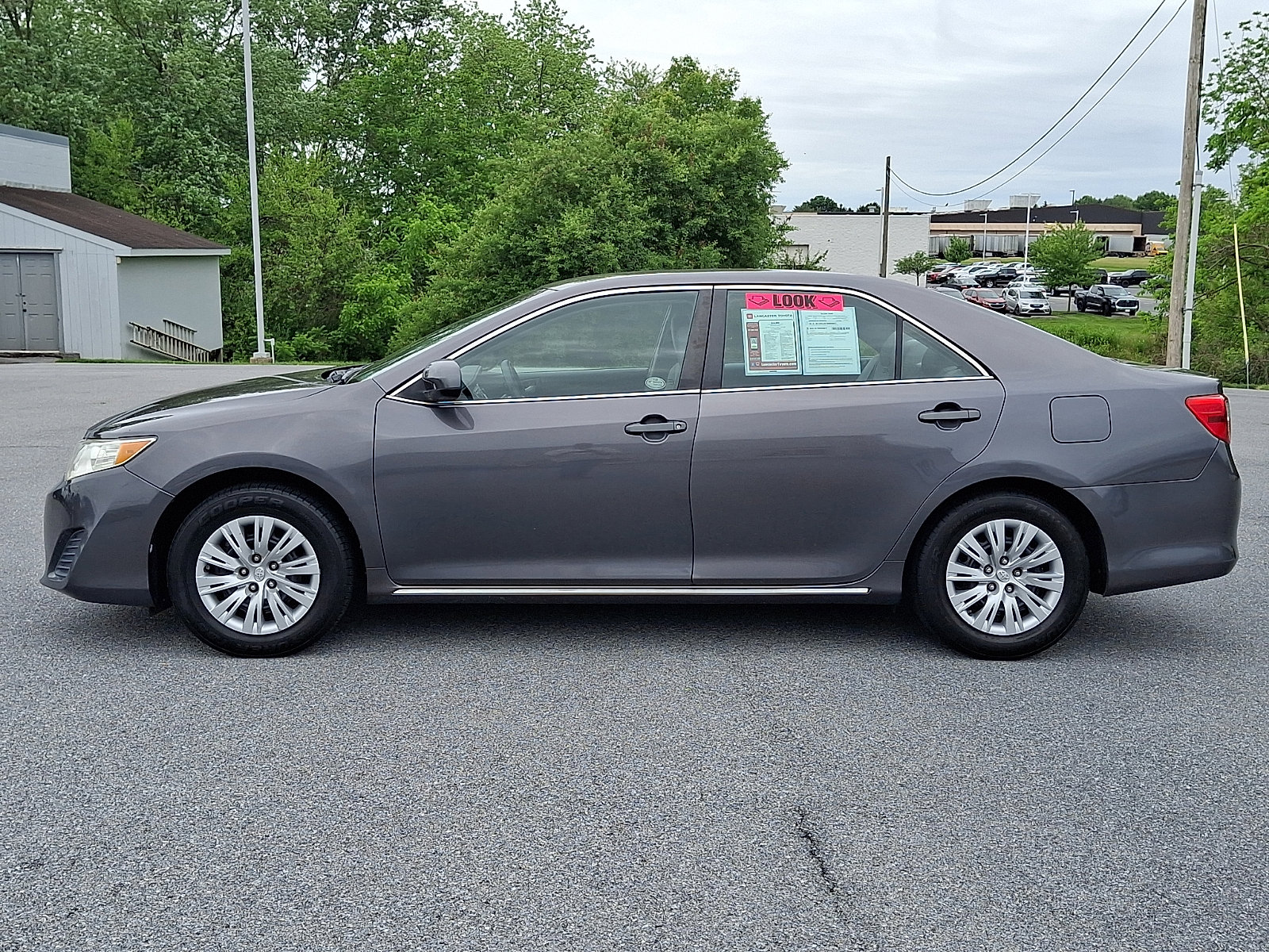 Used 2014 Toyota Camry LE FWD image 4
