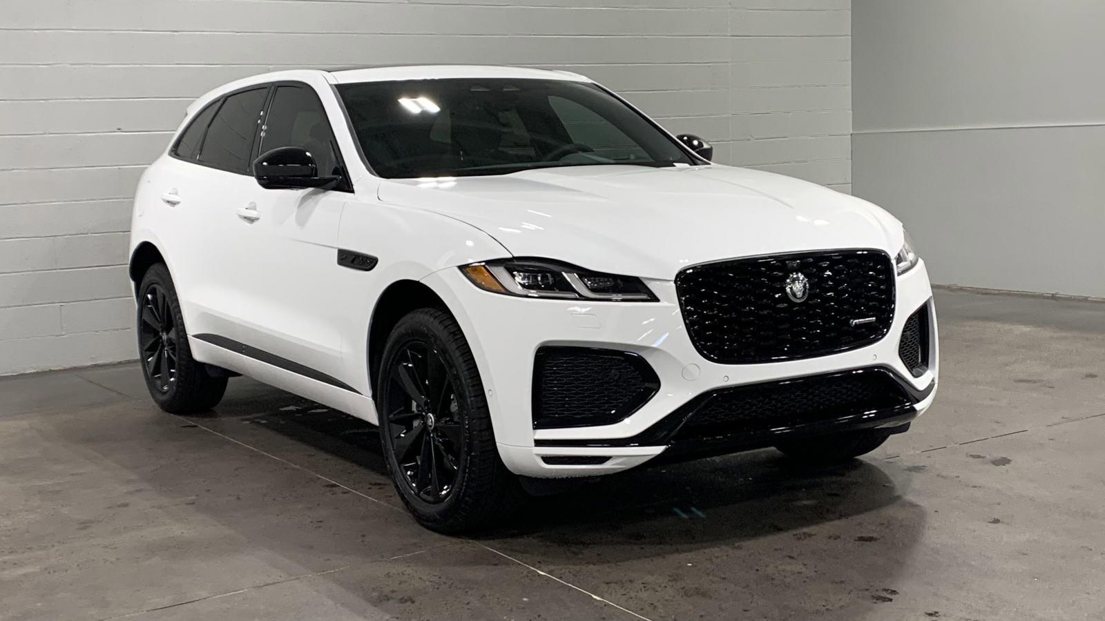 Used 2025 Jaguar F-PACE R-Dynamic S image 11
