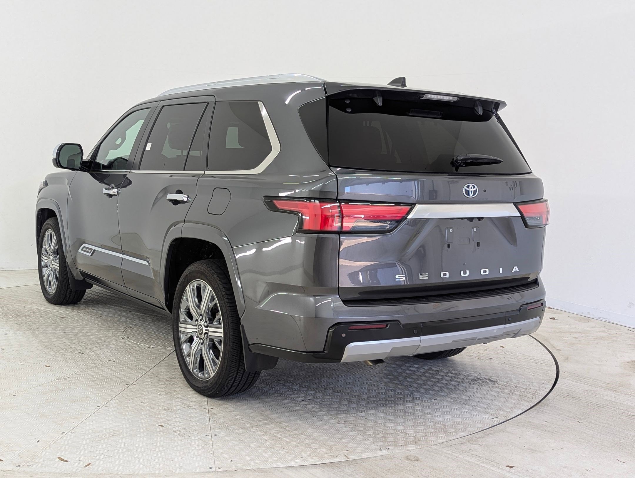 Used 2024 Toyota Sequoia Capstone image 3