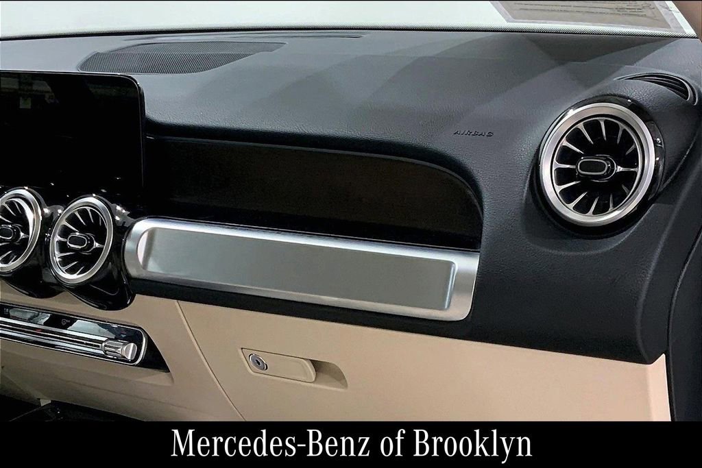 Used 2023 Mercedes-Benz GLB 250 4MATIC image 21