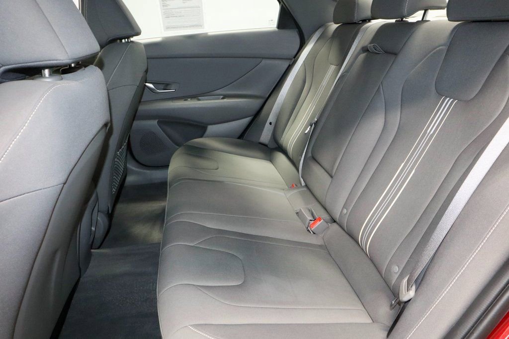 Certified 2025 Hyundai Elantra SEL image 27