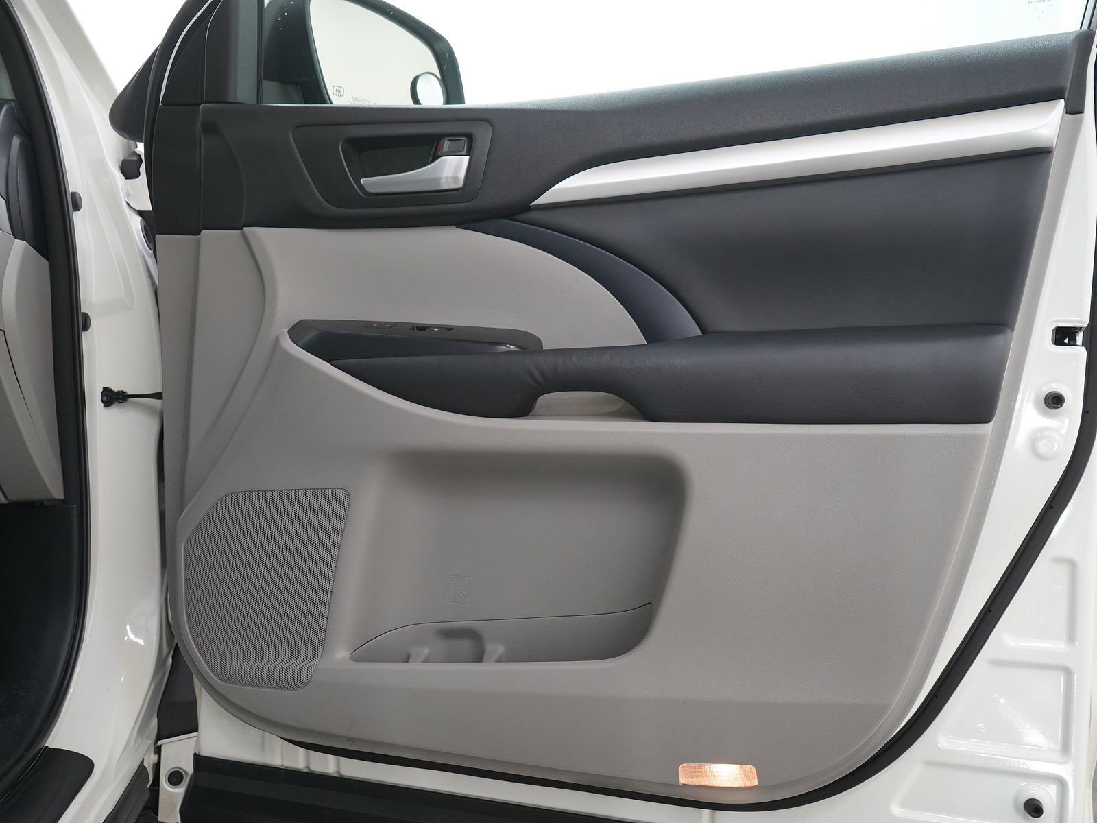 Used 2015 Toyota Highlander XLE image 9