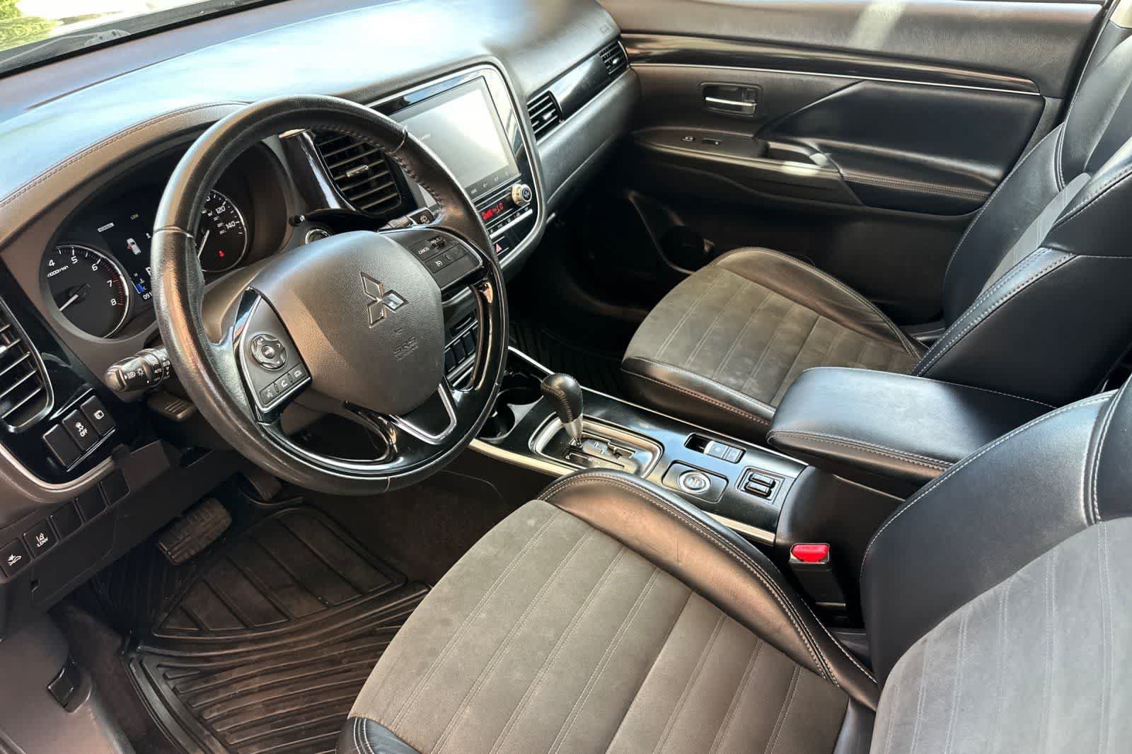 Used 2020 Mitsubishi Outlander SE AWD/4WD image 12