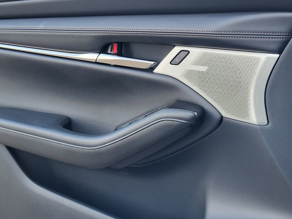 New 2026 MAZDA MAZDA3 Hatchback w/Premium Plus Pkg image 16
