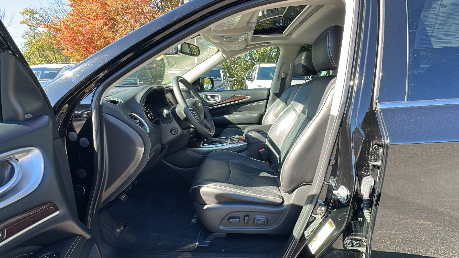 Used 2019 INFINITI QX60 Luxe w/ Sensory Package AWD/4WD image 12