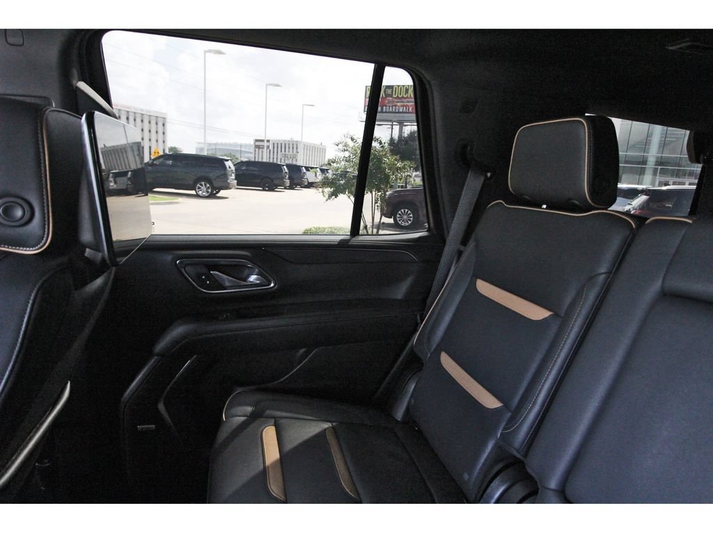 Used 2024 GMC Yukon AT4 w/ AT4 Premium Package AWD/4WD image 10