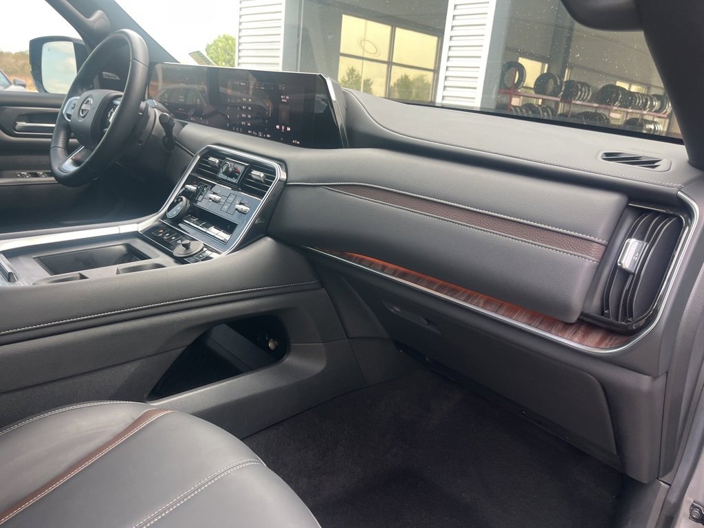 Used 2025 Nissan Armada SL image 24