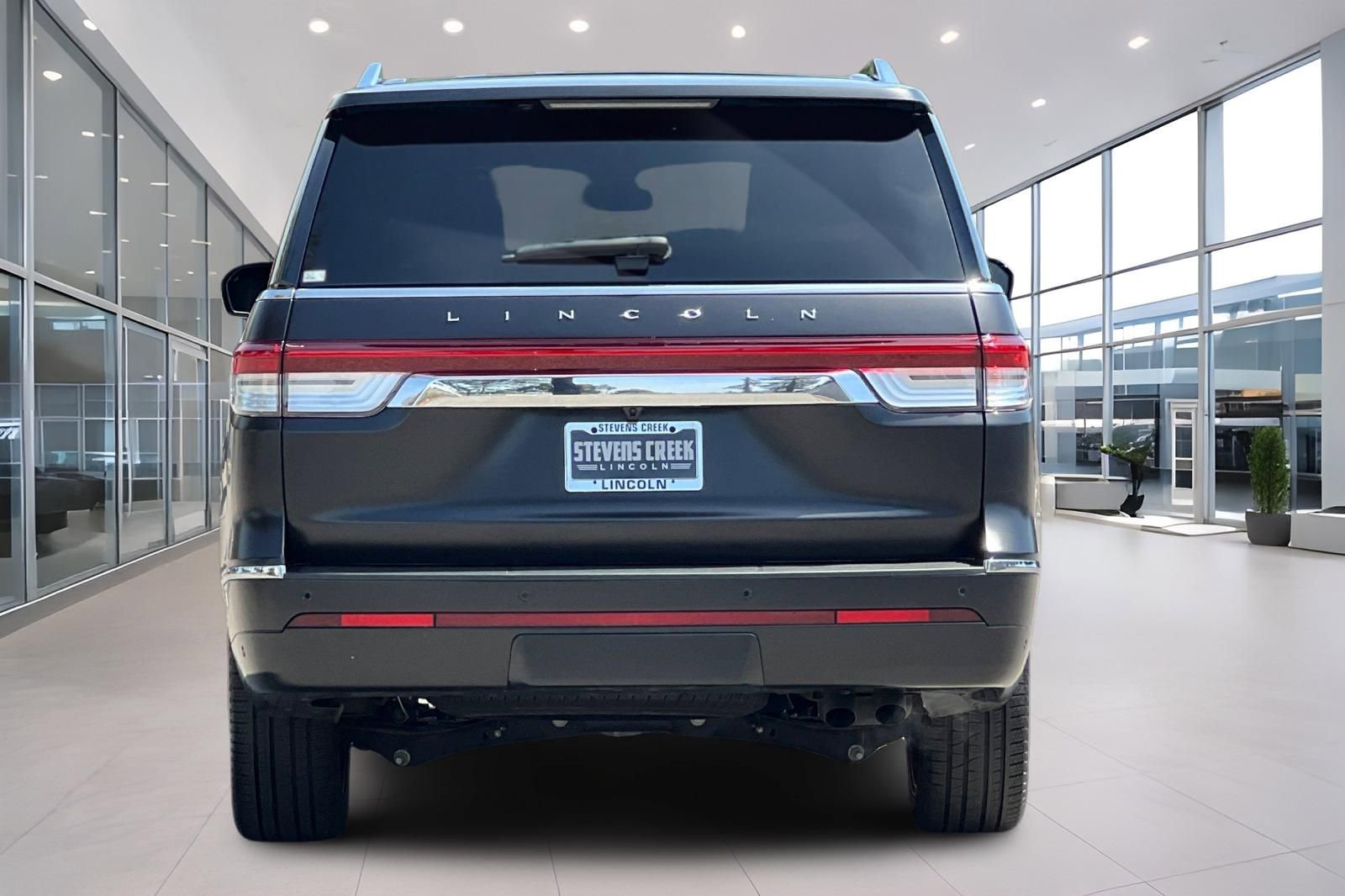 Certified 2024 Lincoln Navigator L Reserve AWD/4WD image 5