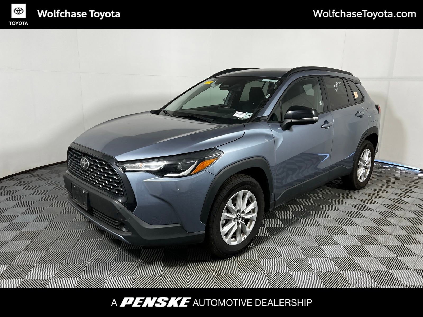 Certified 2025 Toyota Corolla Cross LE image 1