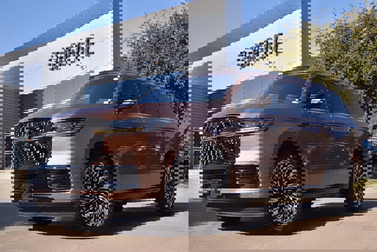 Certified 2025 Lincoln Navigator Black Label image 2