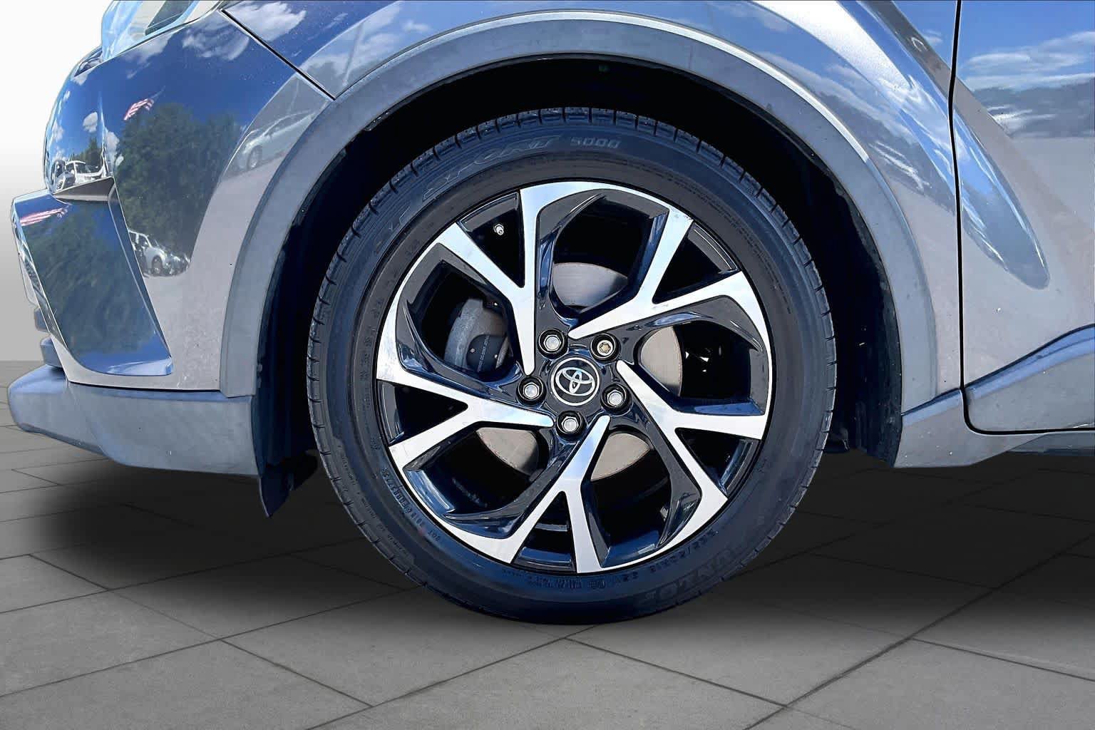Used 2018 Toyota C-HR XLE FWD image 11