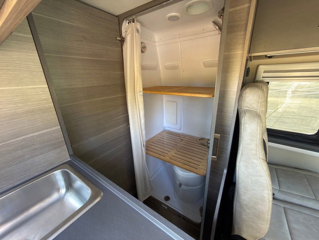 Used 2023 Mercedes-Benz Sprinter 2500 image 32