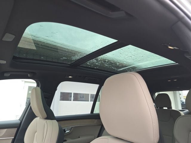 New 2026 Volvo XC90 B6 Plus w/ Protection Package Premier image 25