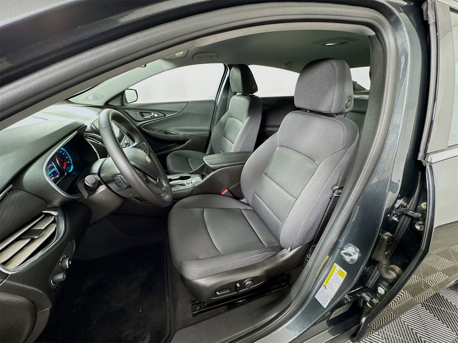 Used 2017 Chevrolet Malibu Hybrid w/ Driver Confidence Package image 14