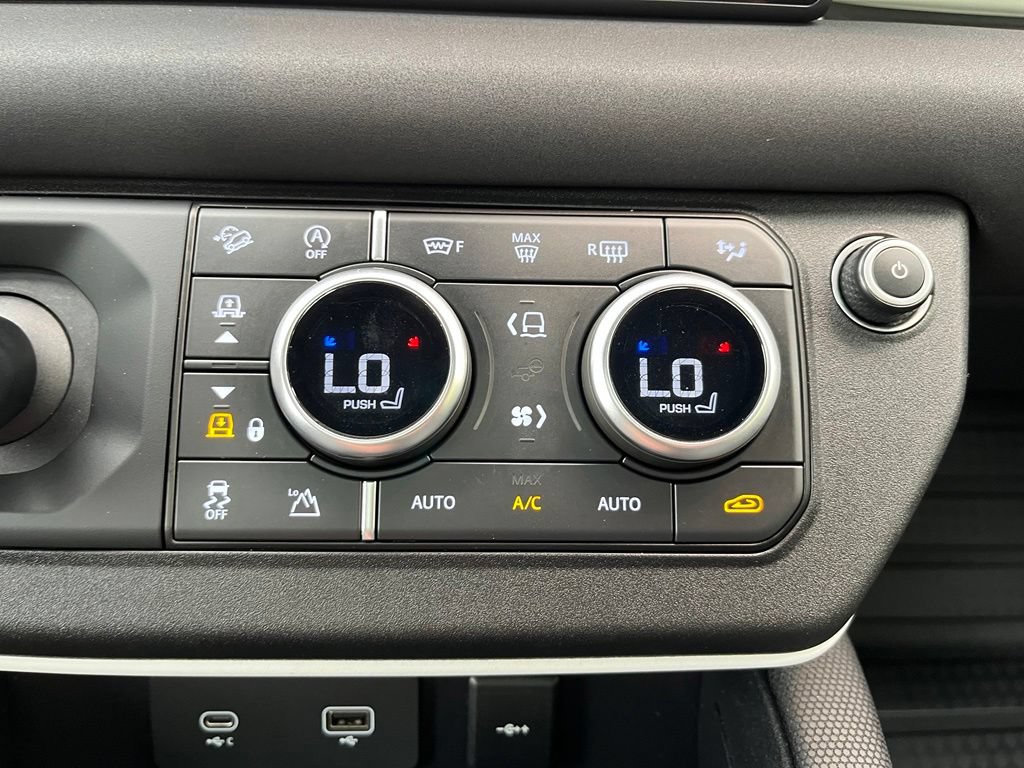Used 2022 Land Rover Defender 110 X-Dynamic SE AWD/4WD image 37