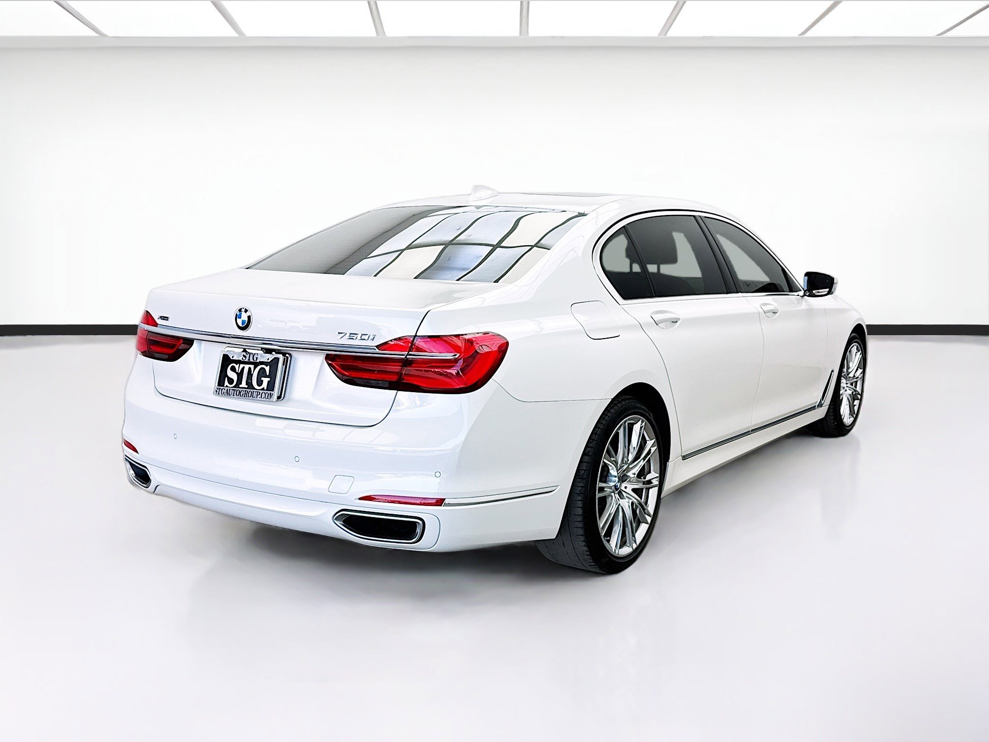 Used 2018 BMW 750i xDrive AWD/4WD image 4