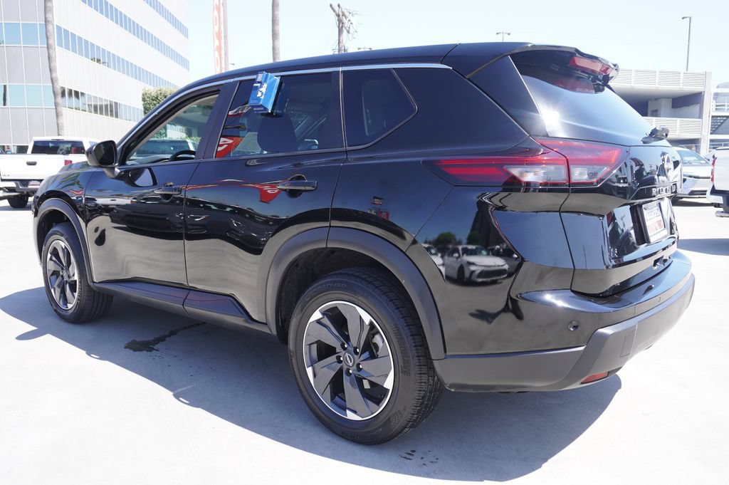 Used 2024 Nissan Rogue SV FWD image 5