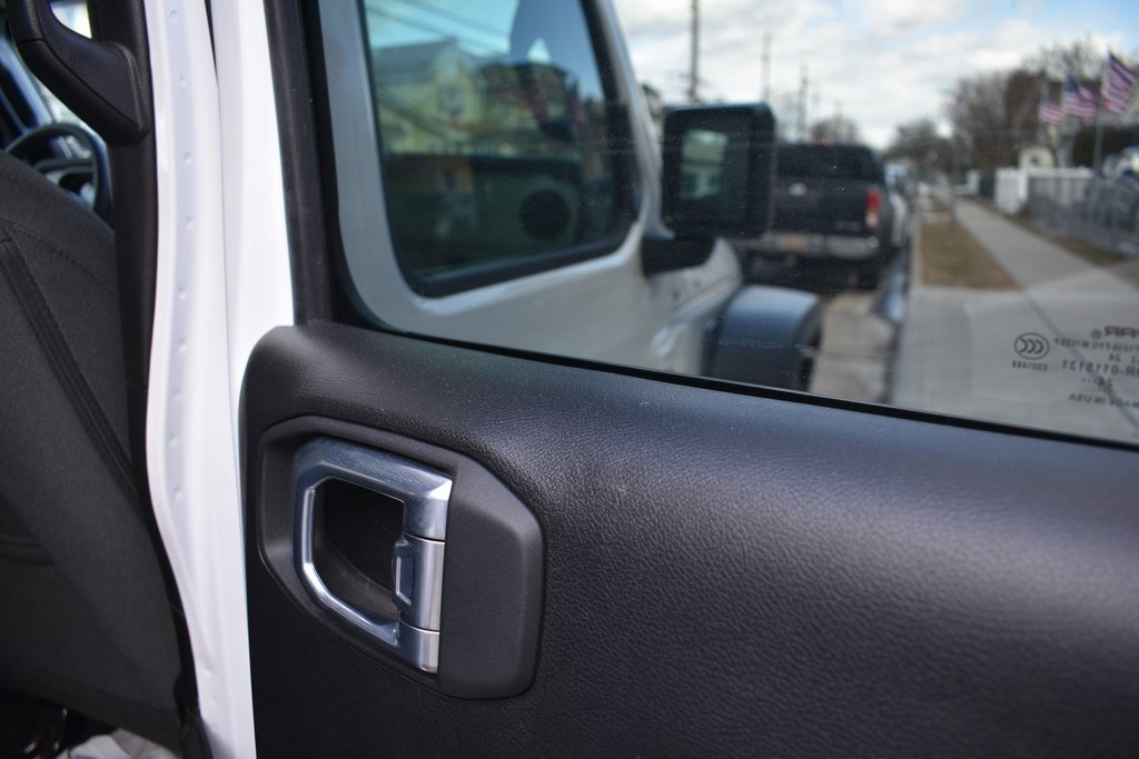 Used 2025 Jeep Wrangler Sport S image 28