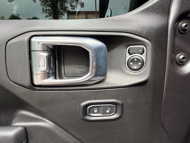 Used 2025 Jeep Gladiator Sport AWD/4WD image 13