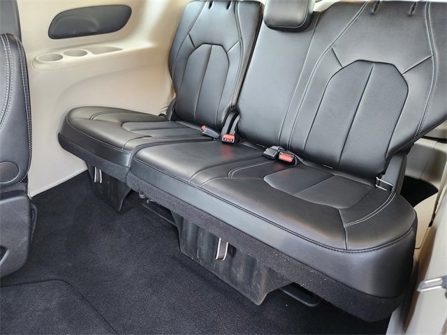 Used 2024 Chrysler Pacifica Touring-L image 30