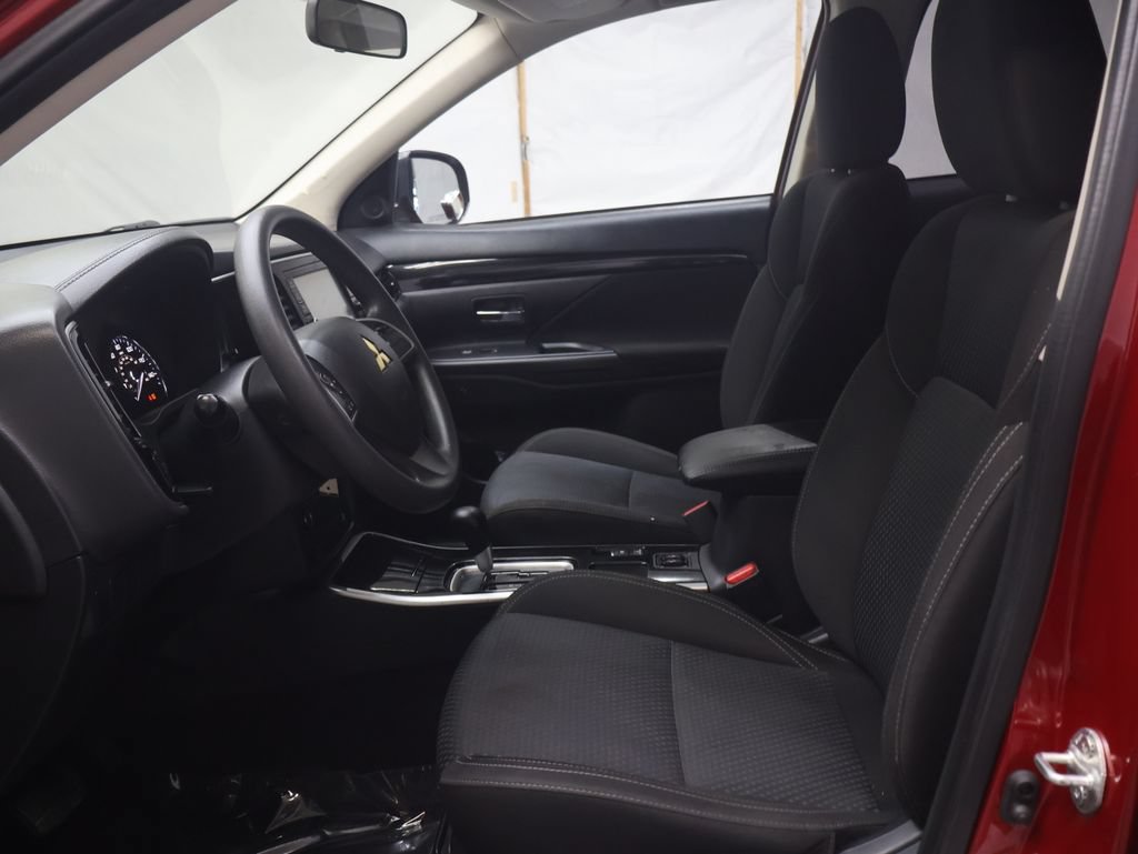 Used 2020 Mitsubishi Outlander ES FWD image 17