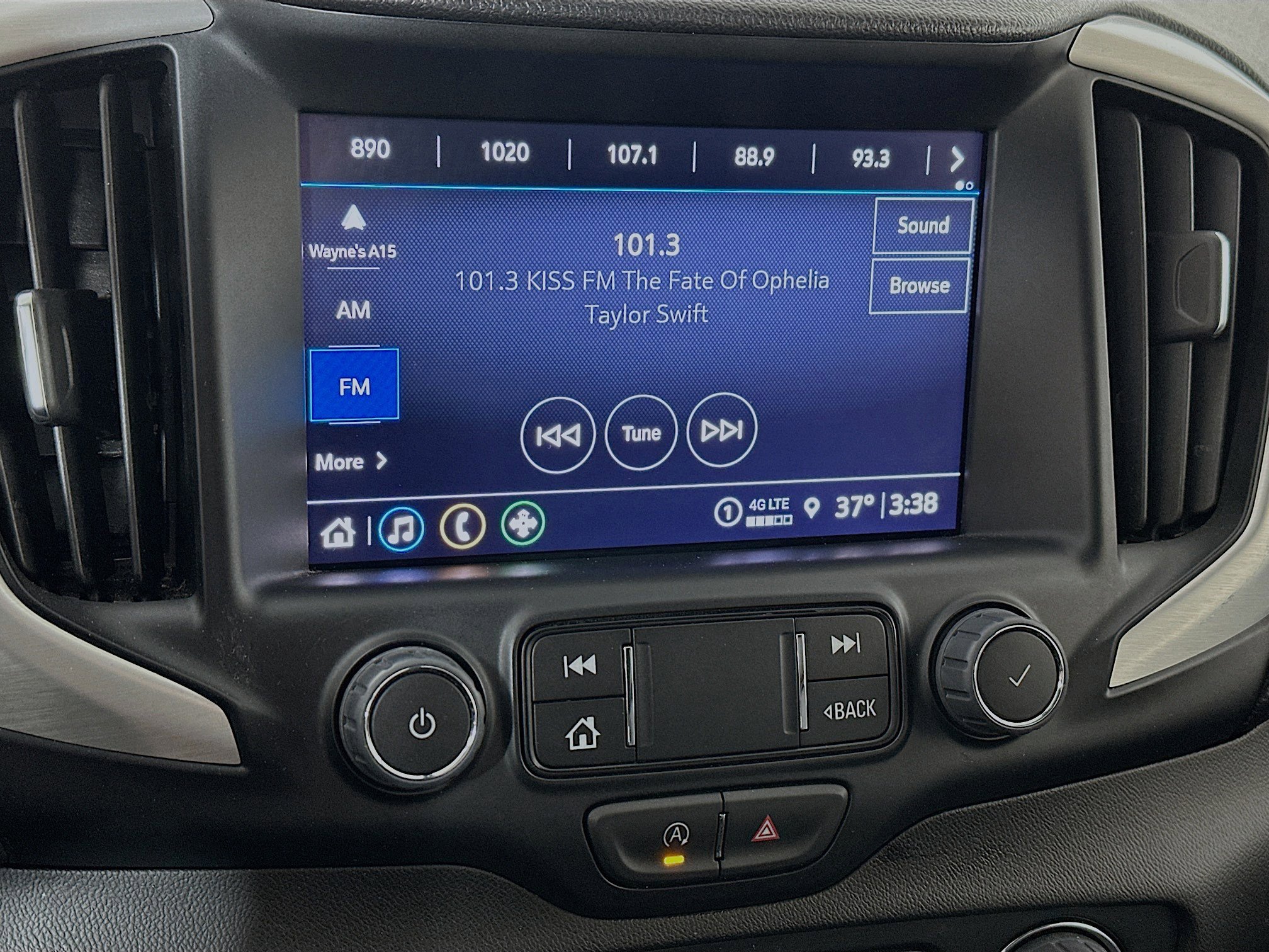 Used 2024 GMC Terrain SLT image 14