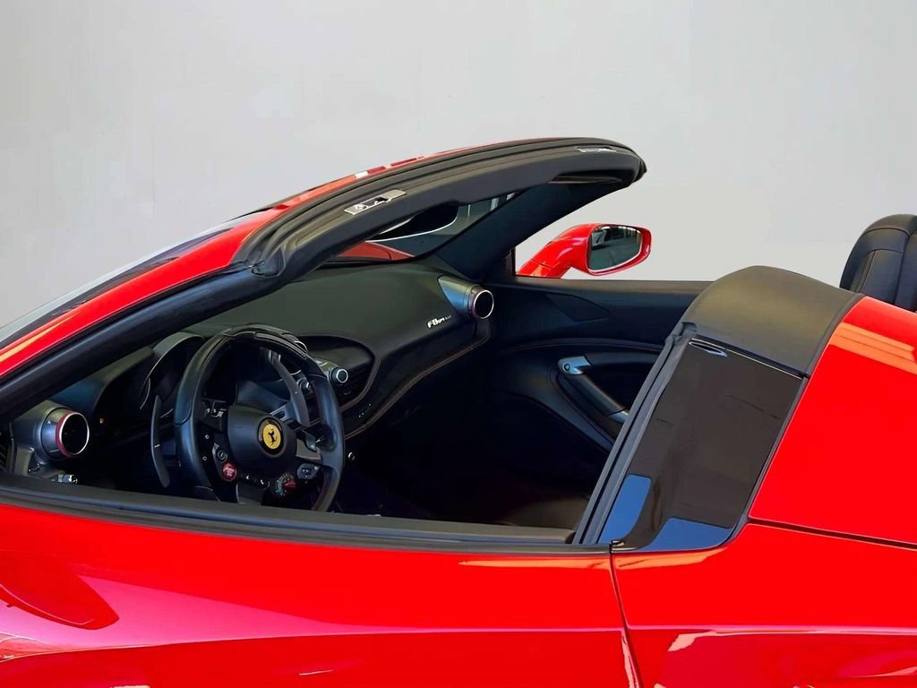 Used 2021 Ferrari F8 Tributo image 38