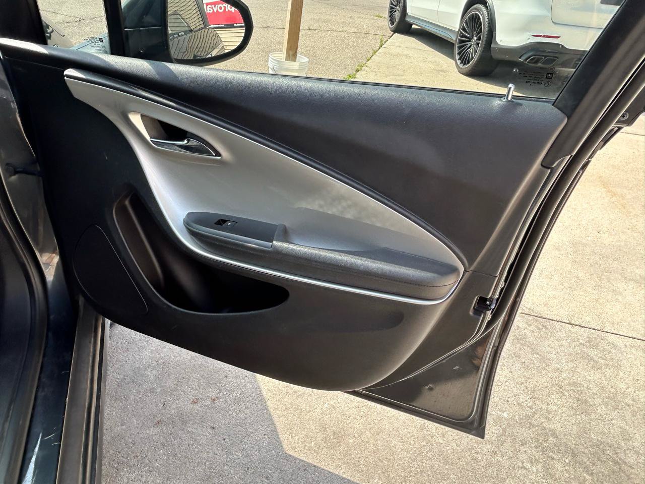 Used 2014 Chevrolet Volt FWD image 16