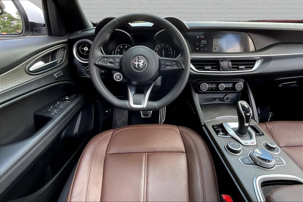 Used 2022 Alfa Romeo Stelvio Ti AWD/4WD image 8