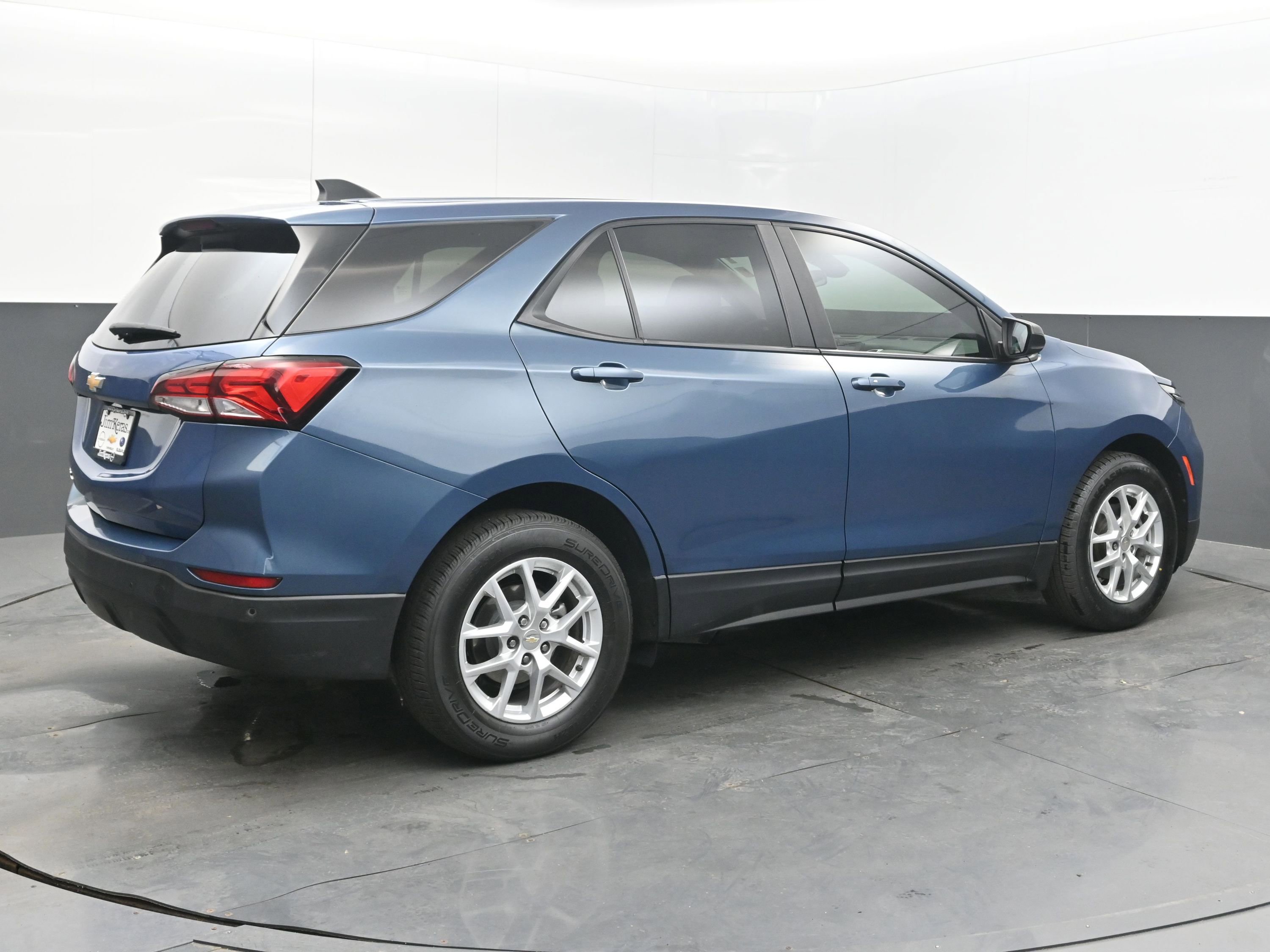 Used 2024 Chevrolet Equinox LS w/ LS Convenience Package FWD image 7