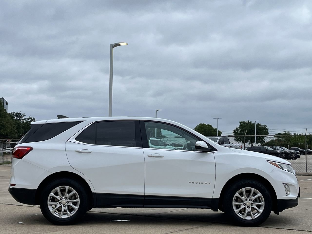 Used 2019 Chevrolet Equinox LT FWD image 3