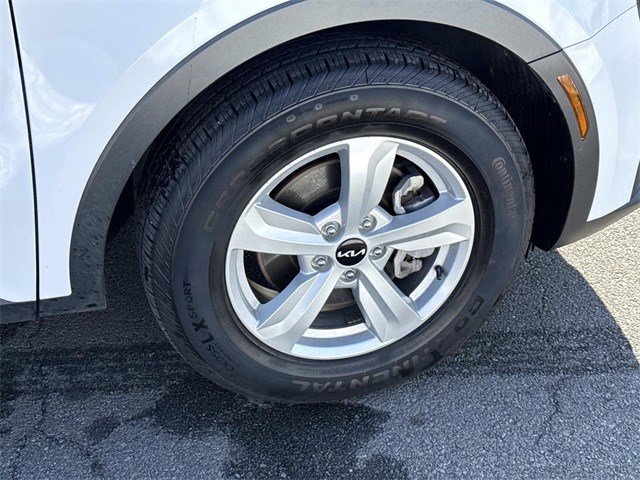 Used 2024 Kia Sorento LX image 7