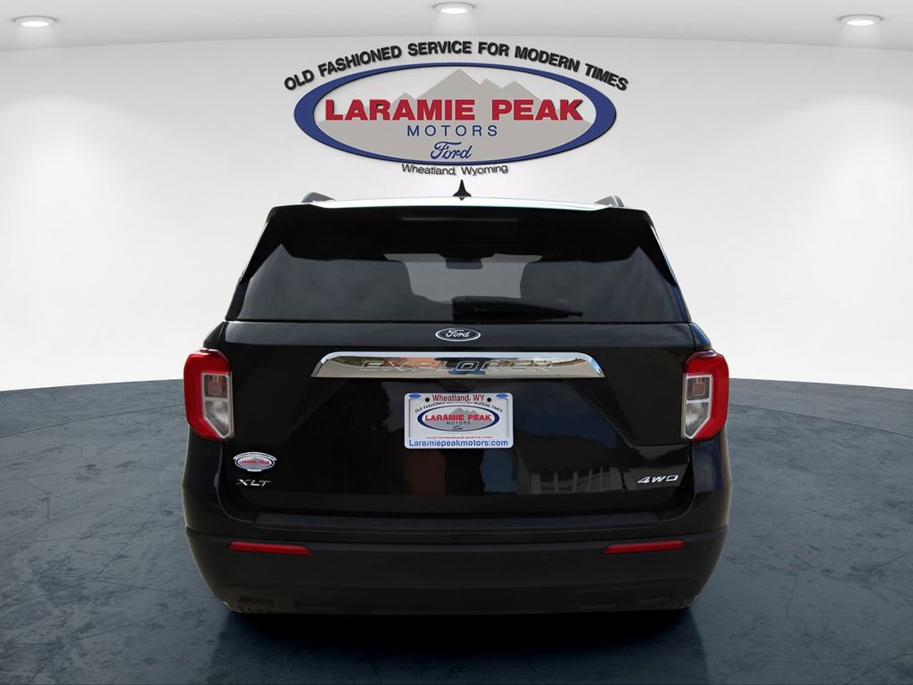 Used 2023 Ford Explorer XLT image 4