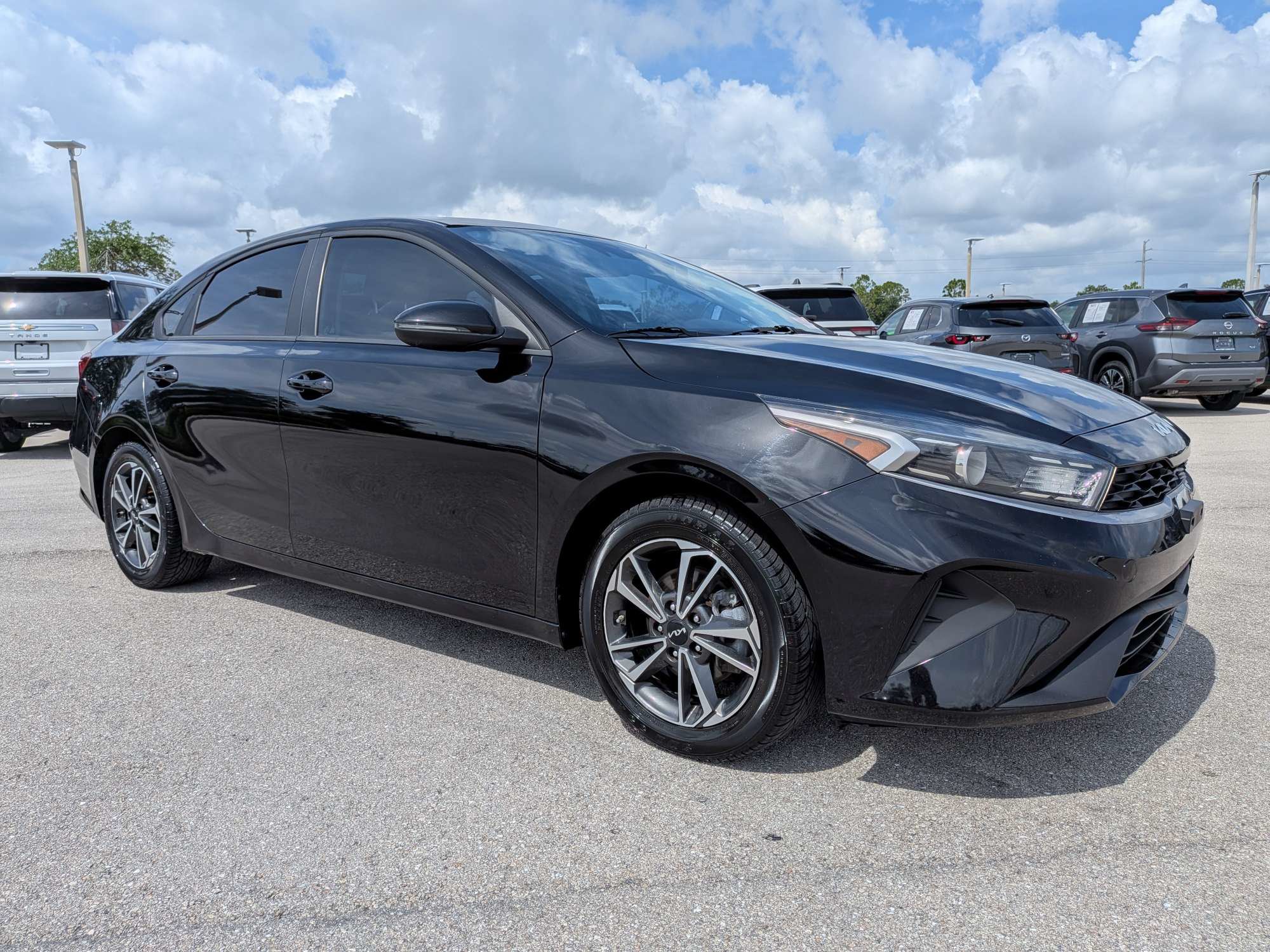 Used 2023 Kia Forte LXS w/ LXS Technology Package FWD image 2