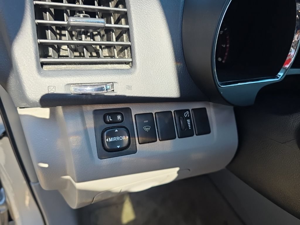 Used 2010 Toyota Highlander SE AWD/4WD image 18