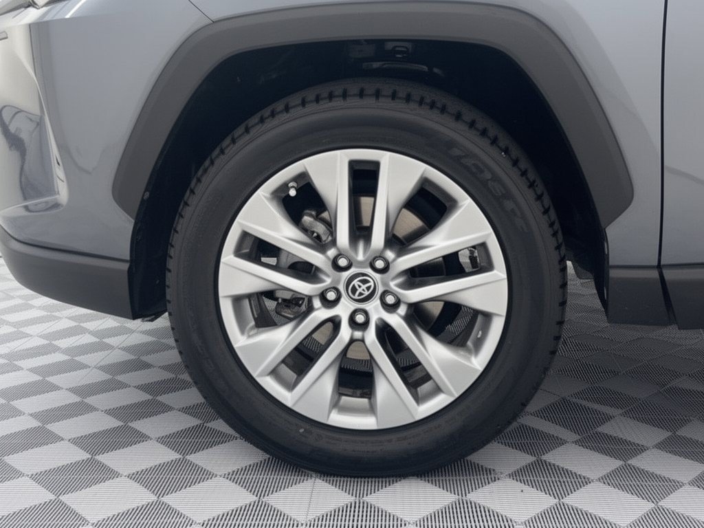 Used 2019 Toyota RAV4 XLE Premium FWD image 13