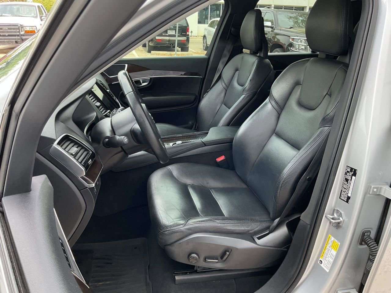 Used 2017 Volvo XC90 T6 Momentum w/ Vision Package image 14