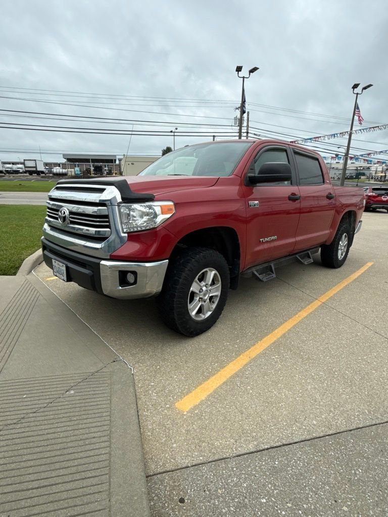Used 2017 Toyota Tundra SR5 w/ SR5 Upgrade Package AWD/4WD image 2