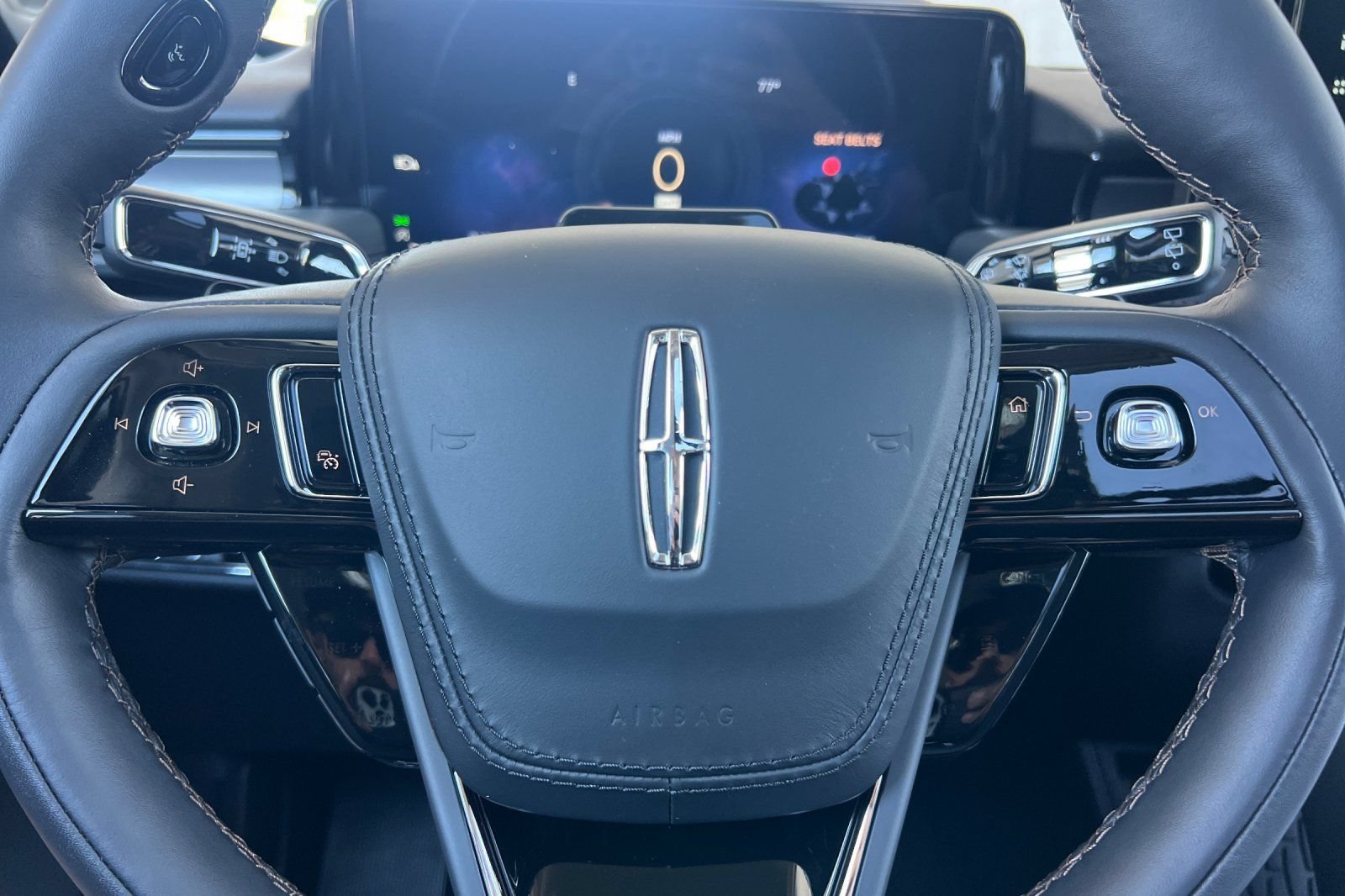 New 2026 Lincoln Aviator 2WD w/ Jet Appearance Package image 22