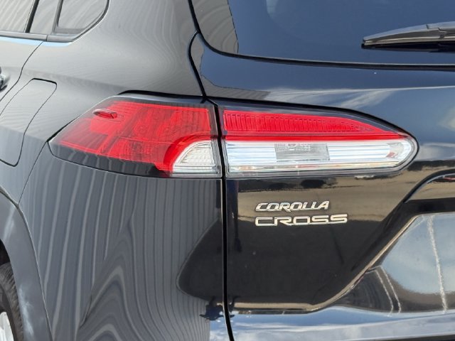 Used 2022 Toyota Corolla Cross LE FWD image 6