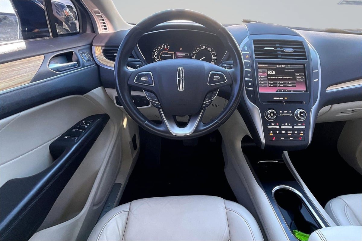Used 2015 Lincoln MKC FWD w/ Equipment Group 101A Select image 5