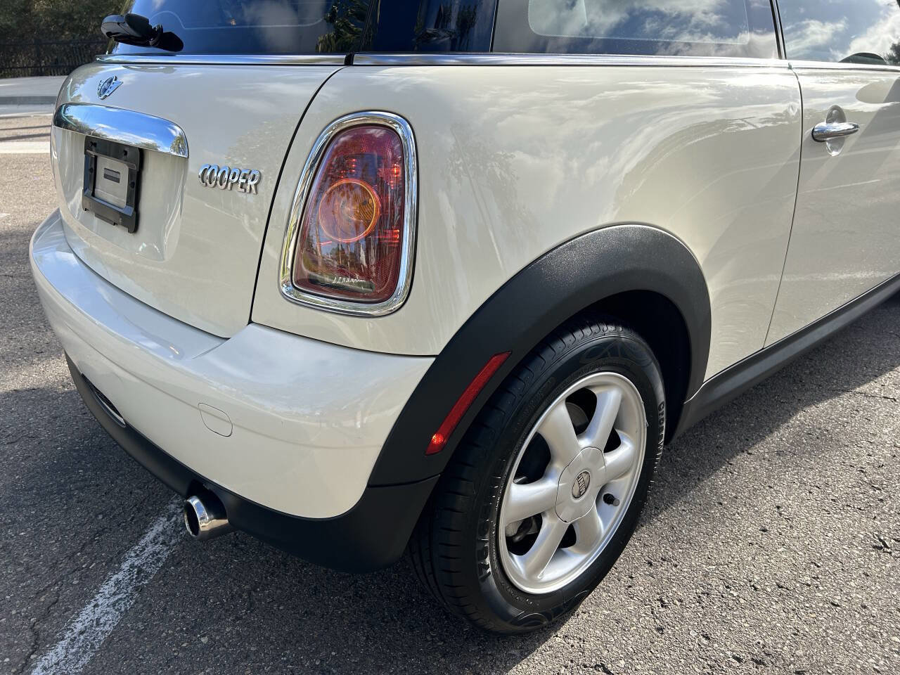 Used 2009 MINI Cooper Hardtop image 12