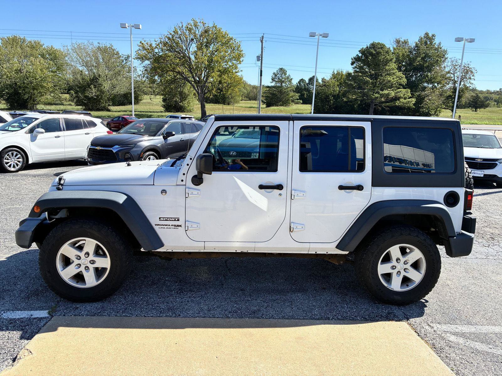 Used 2018 Jeep Wrangler Unlimited Sport S AWD/4WD image 5