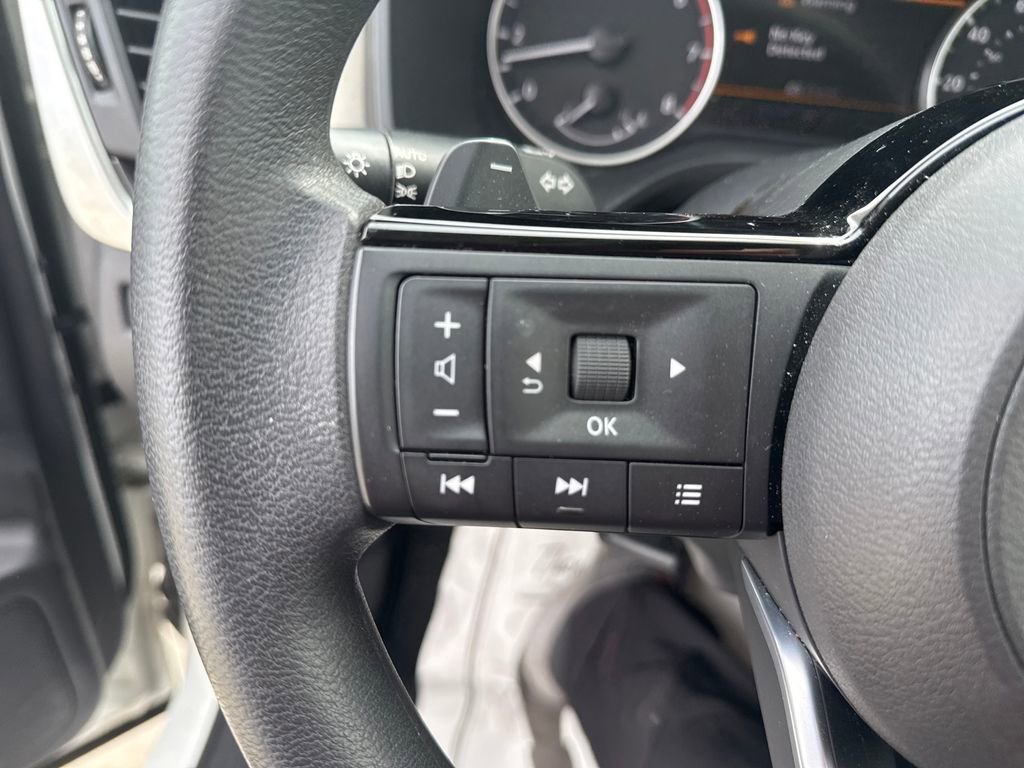 Used 2023 Nissan Rogue SV image 17