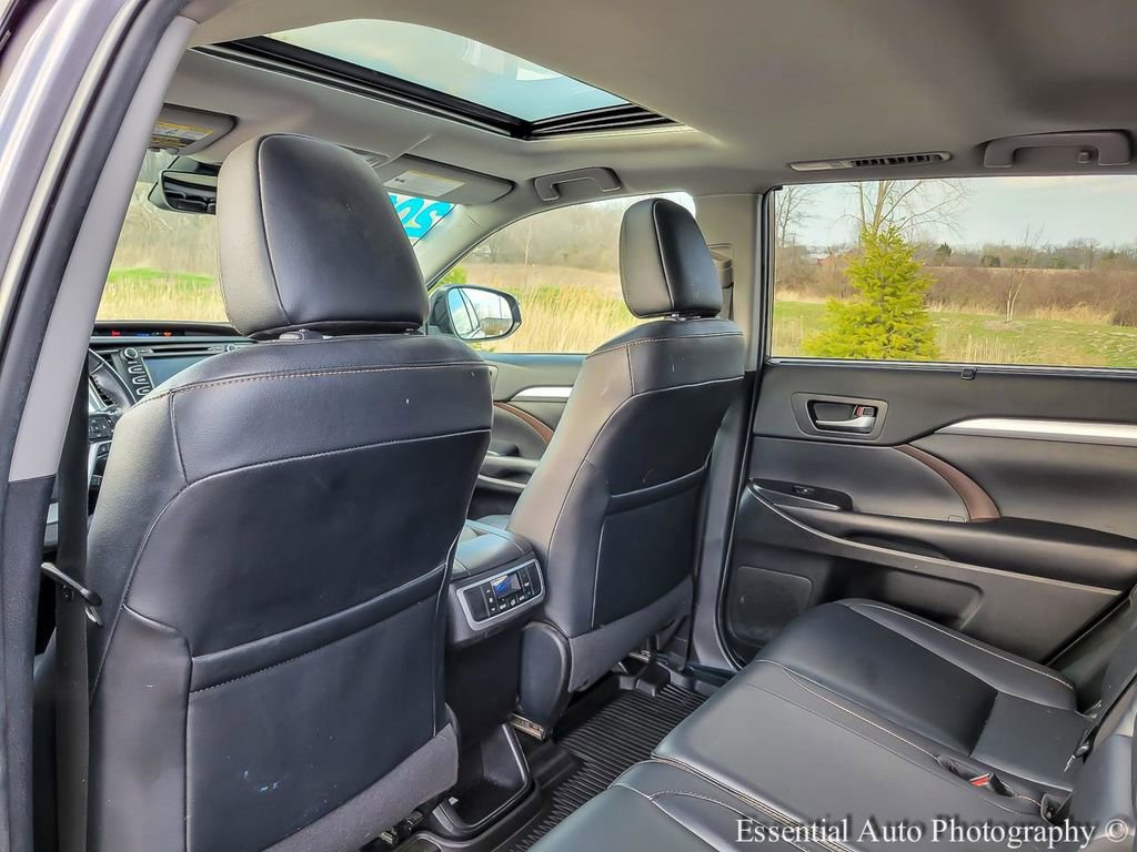 Used 2019 Toyota Highlander XLE AWD/4WD image 13