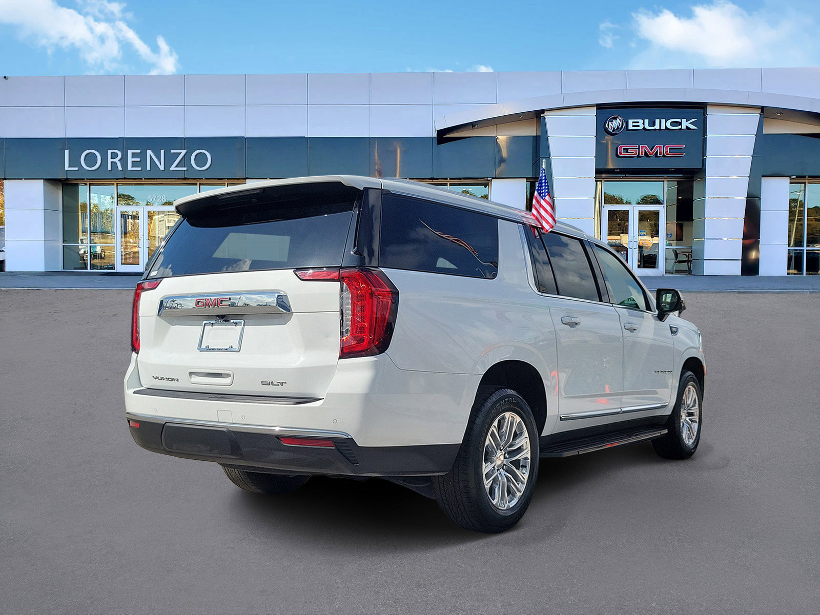 Used 2024 GMC Yukon XL SLT w/ SLT Premium Package RWD image 5