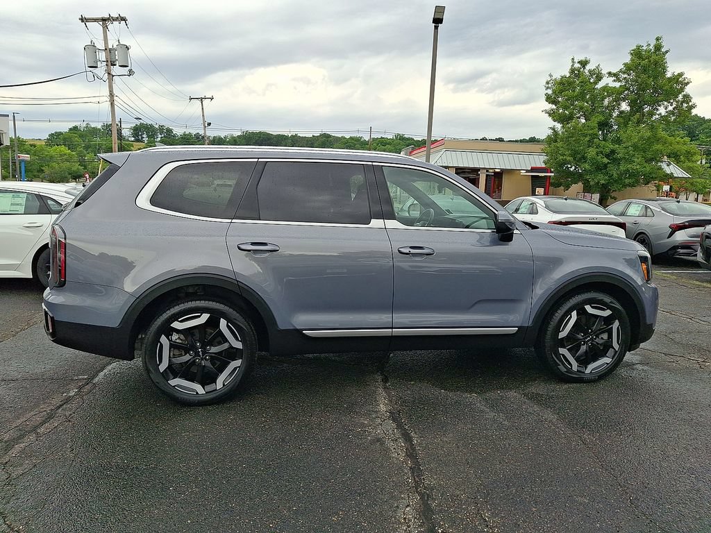 Certified 2024 Kia Telluride EX w/ EX Captain's Chair Package AWD/4WD image 18