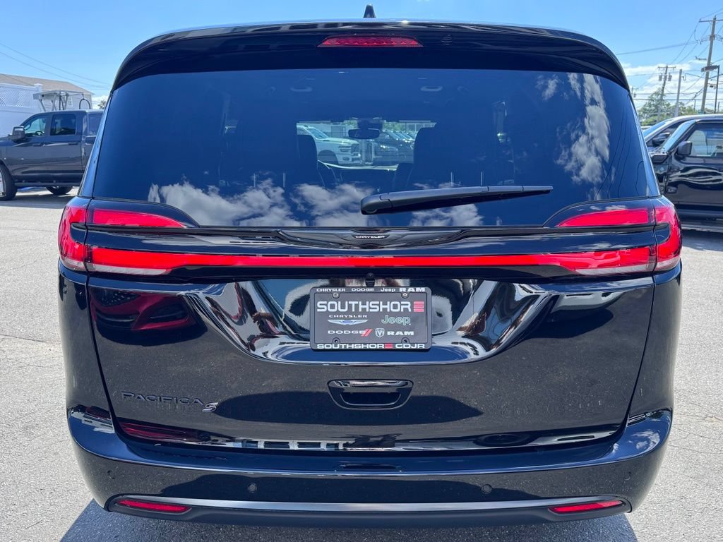 Used 2026 Chrysler Pacifica Select w/ S Appearance Package FWD image 6