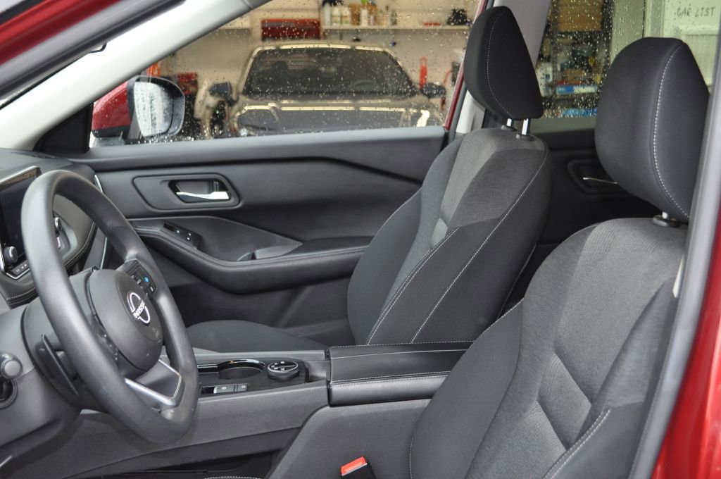 Used 2024 Nissan Rogue SV image 5